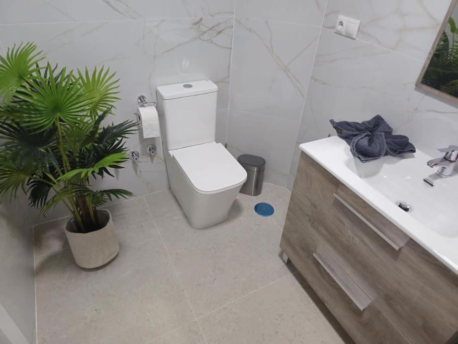 Tao City Center Apartment With Fee Wifi And Air Con By Namaste Elite Torremolinos Buitenkant foto
