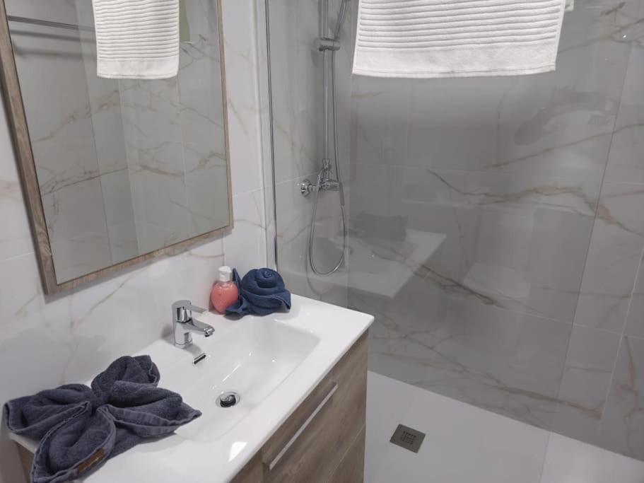 Tao City Center Apartment With Fee Wifi And Air Con By Namaste Elite Torremolinos Buitenkant foto