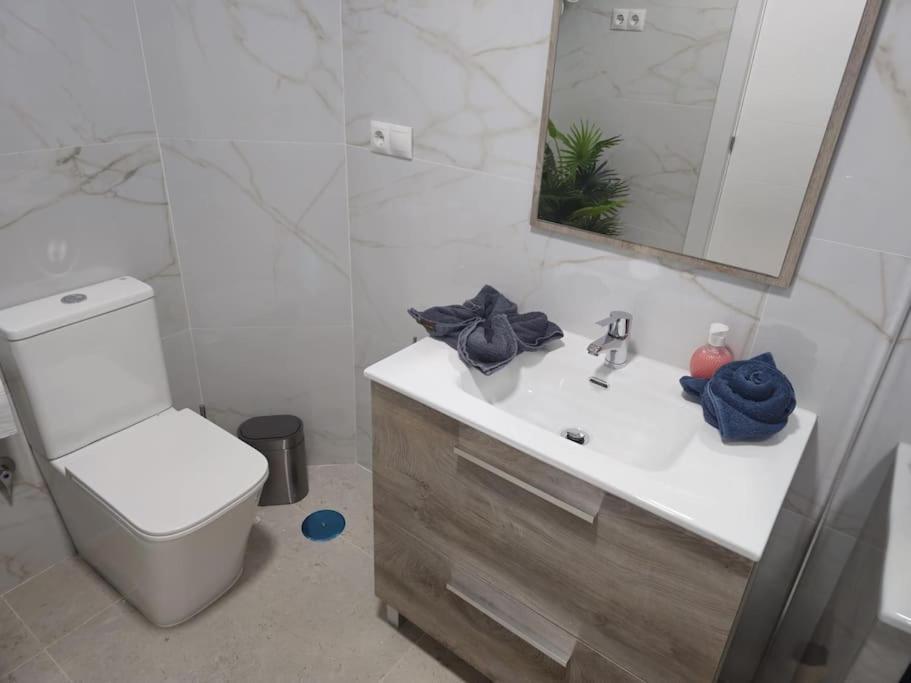 Tao City Center Apartment With Fee Wifi And Air Con By Namaste Elite Torremolinos Buitenkant foto